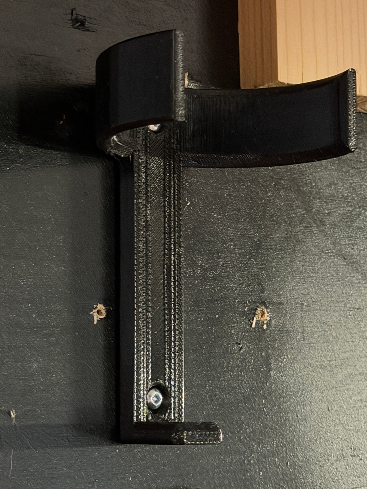 Spray can hangers