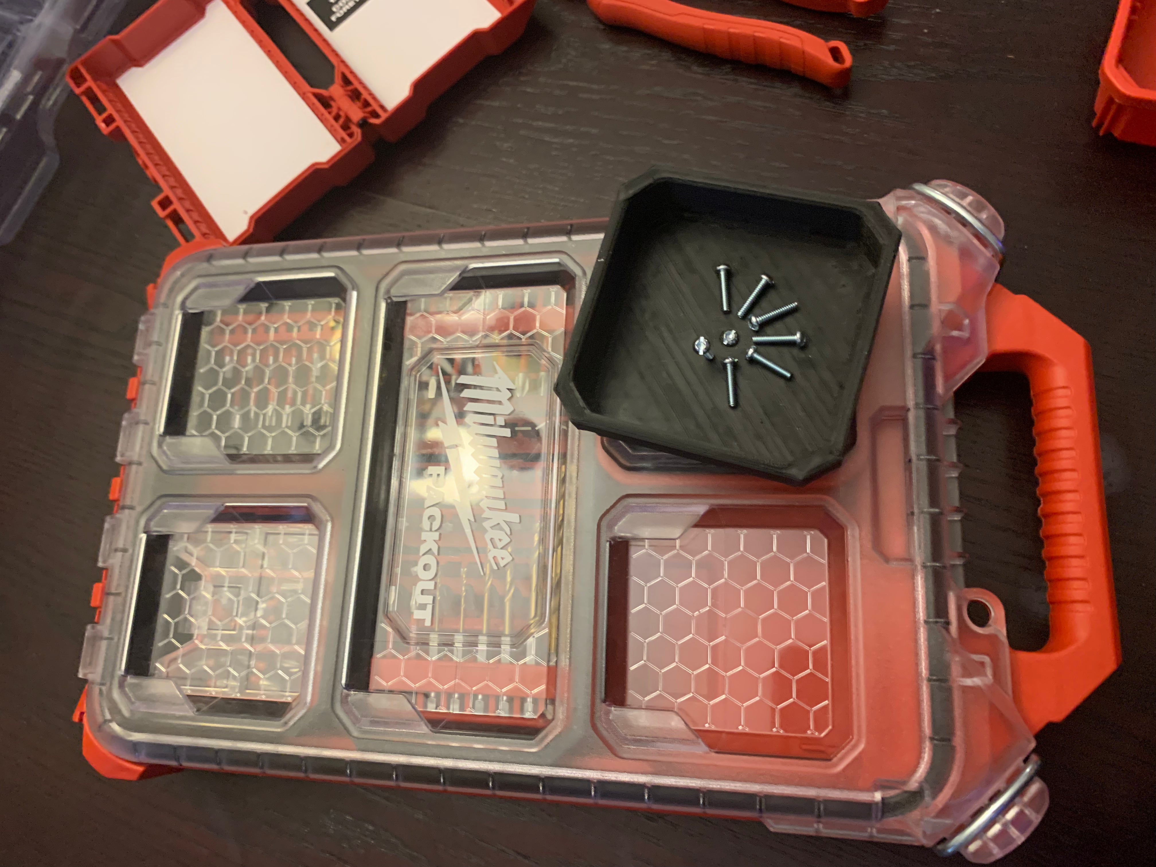 Milwaukee magnetic tray - twist lock