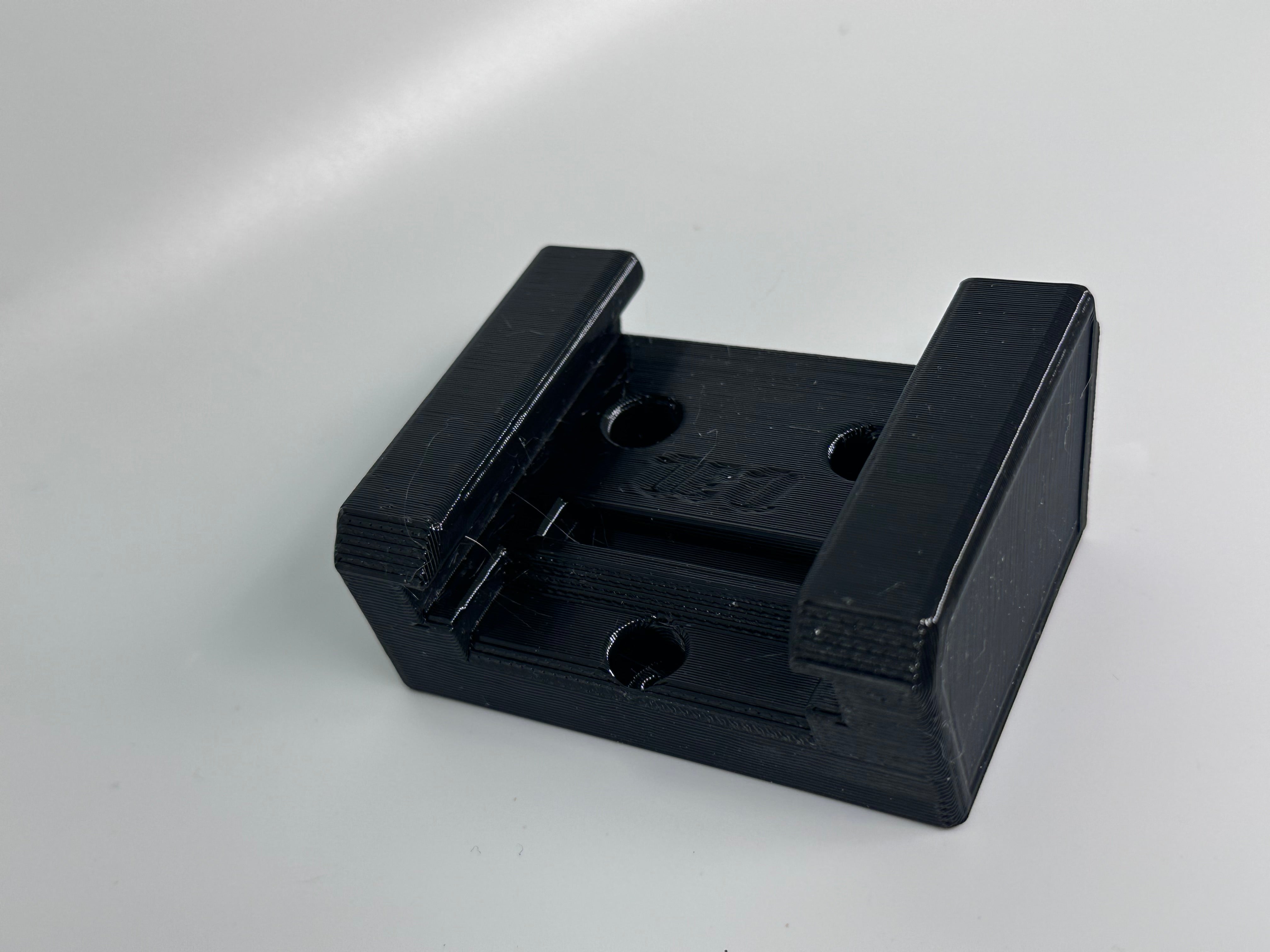 Snap-On 18V MonsterLithium Battery Mount | Locking Wall Holder for Slide-On Battery | Shop Organizer Dock