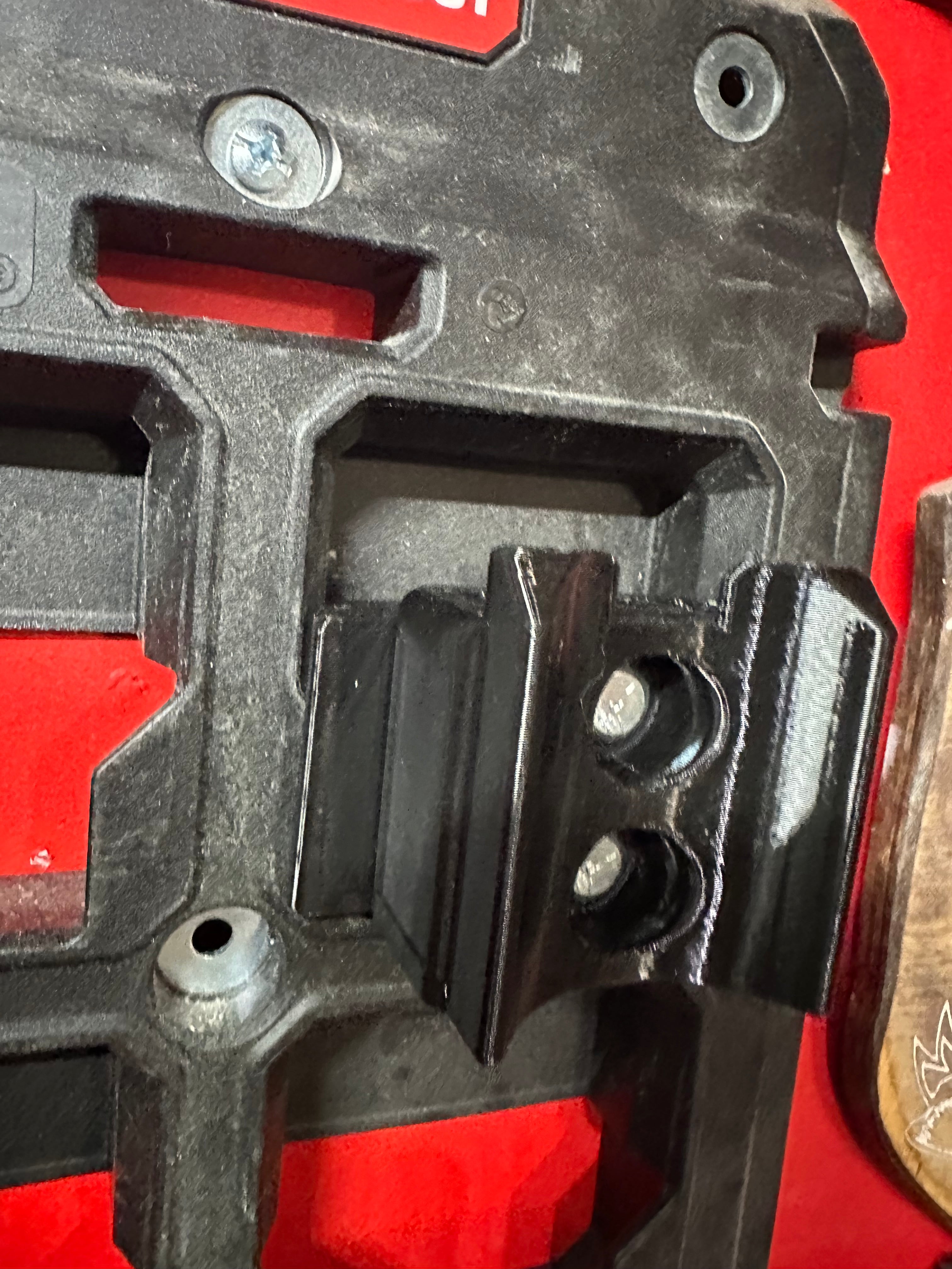 Milwaukee M18 Grease gun mount