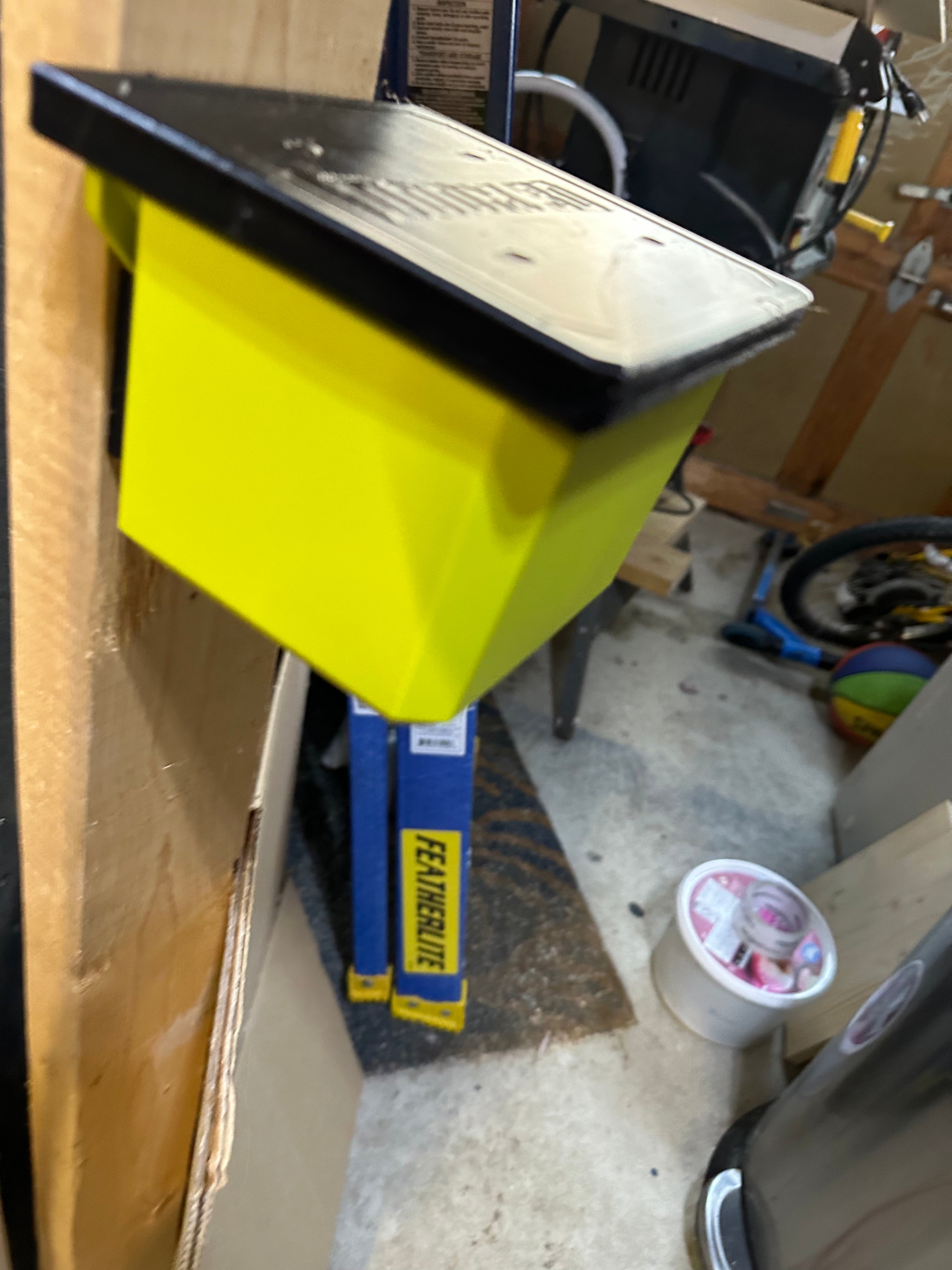 Ryobi bin lid