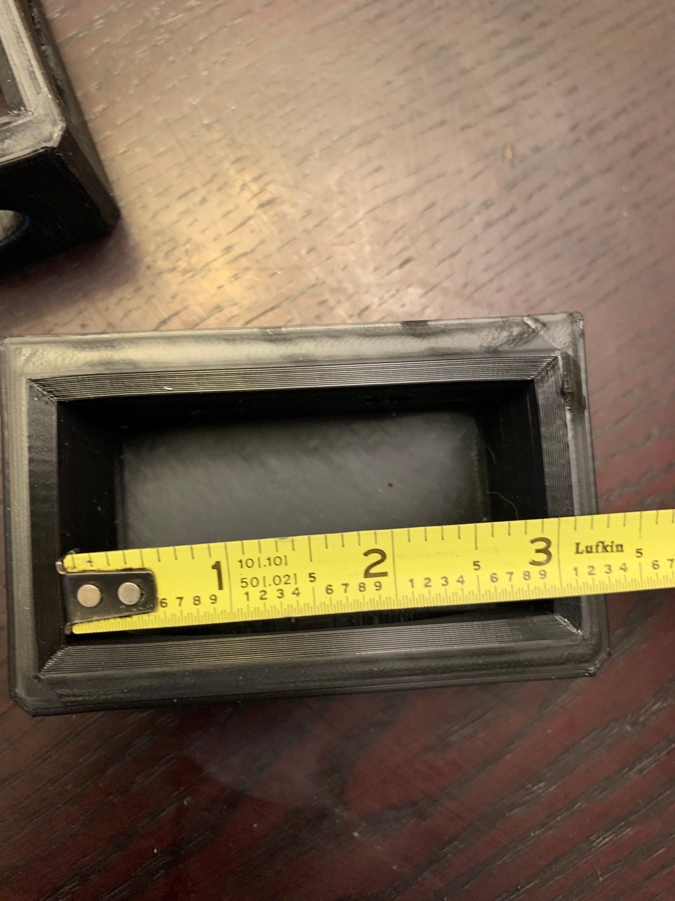 Level wall hanger
