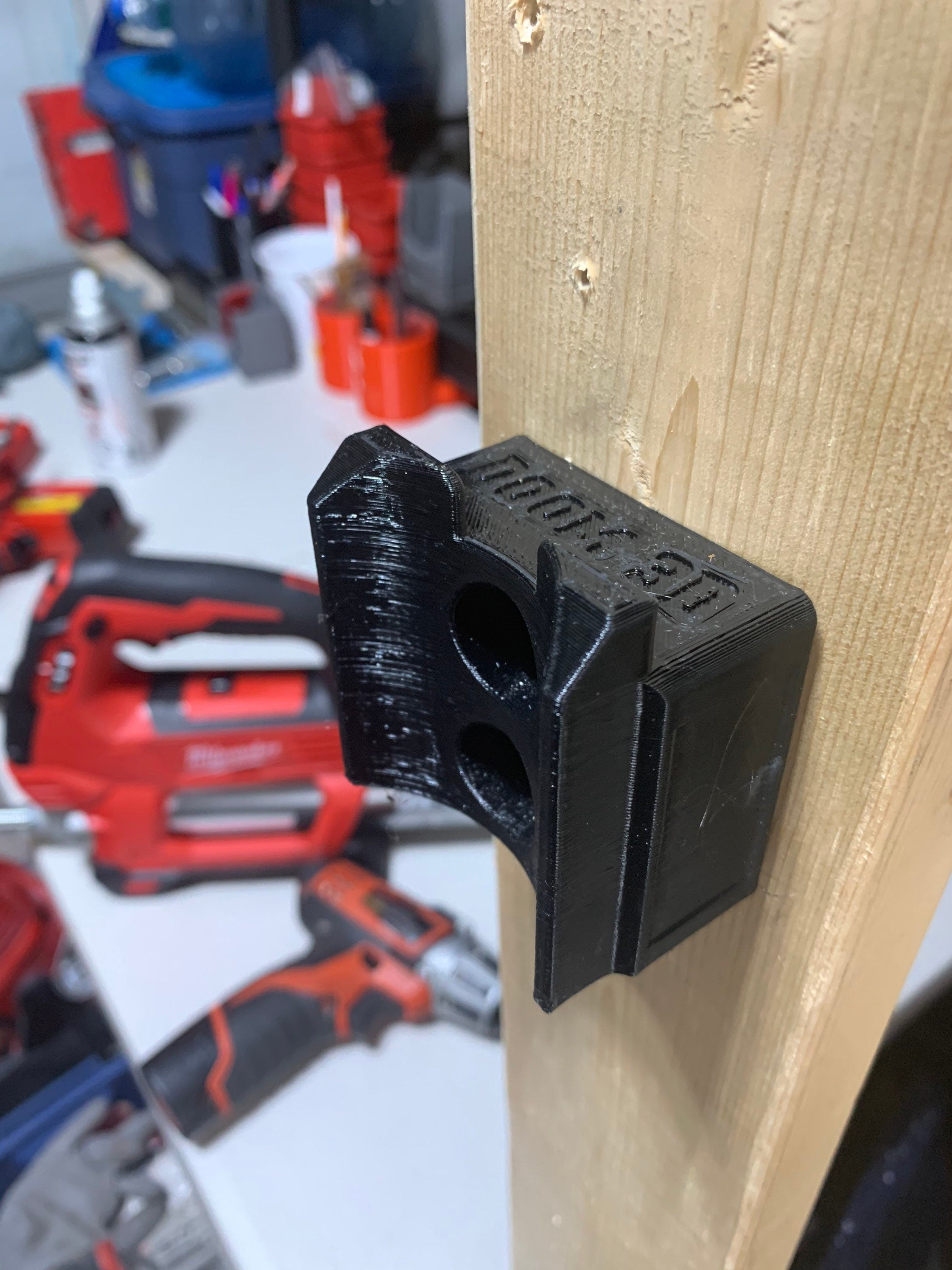 Milwaukee M18 Grease gun mount